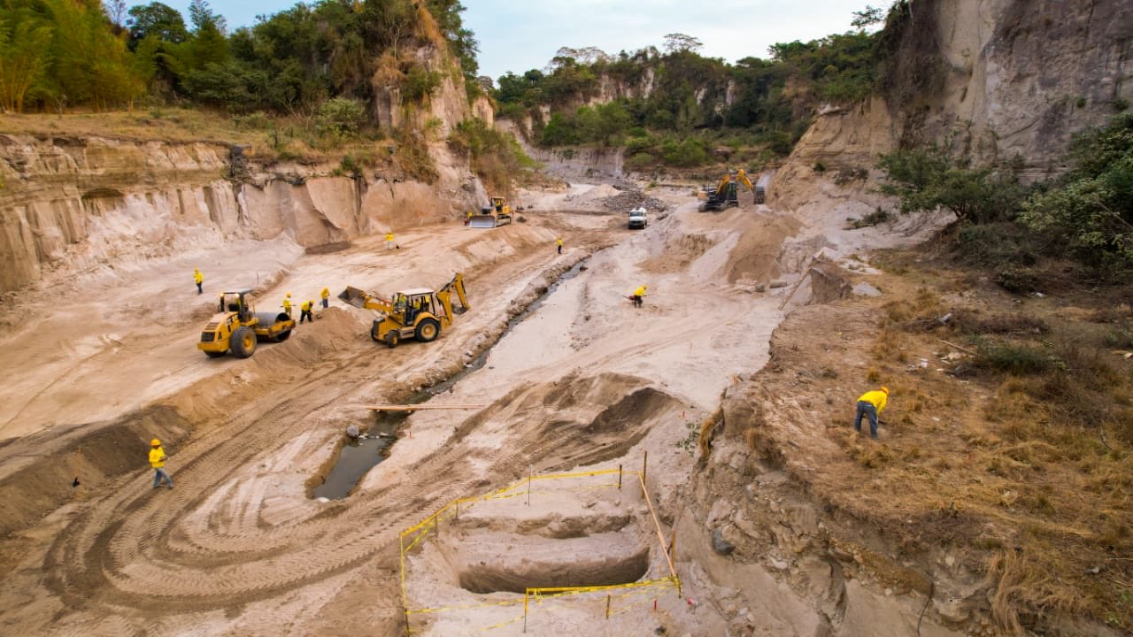 invierten-mas-de-3-millones-en-obra-de-mitigacion-en-la-zona-del-aeropuerto-internacional-de-ilopango